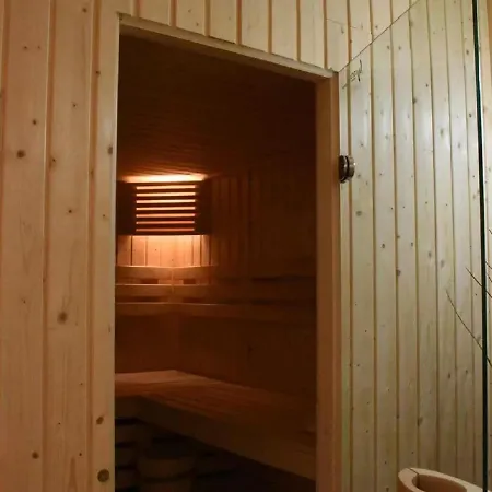 Spacious 8-bedroom 別荘 *